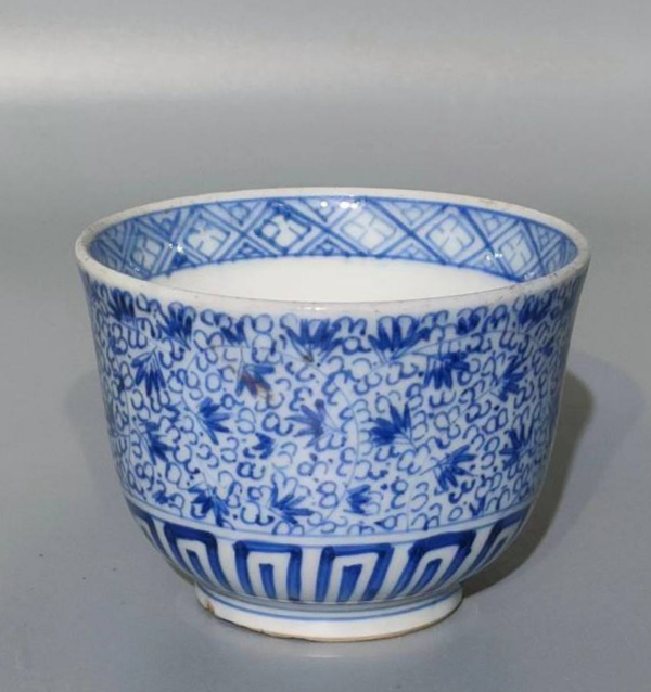 古玩陶瓷青花花卉紋杯拍賣,當(dāng)前價格0元