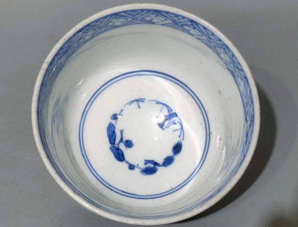 古玩陶瓷青花花卉紋杯拍賣,當(dāng)前價格0元