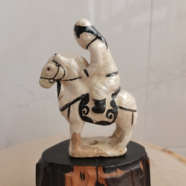 古玩陶瓷元代白衣少年騎馬瓷塑(館藏級精品)拍賣,當前價格8800元