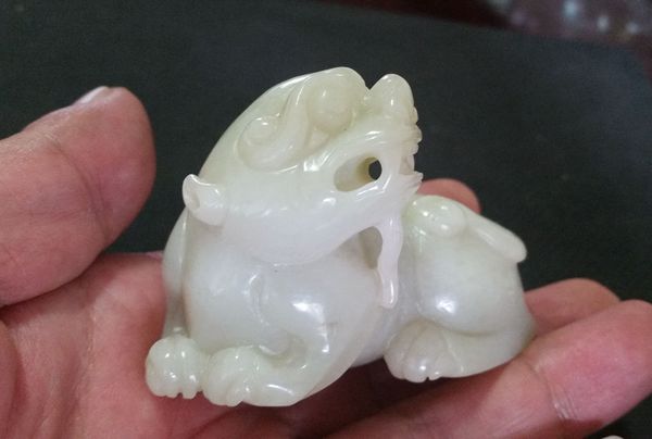 古玩玉器和田玉雕“瑞獸”擺件拍賣,當前價格1880元