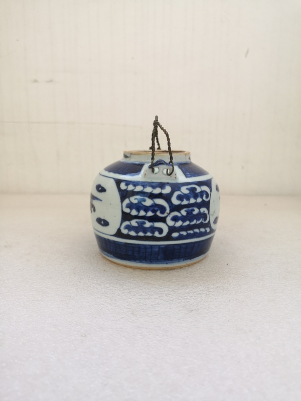 古玩陶瓷博古圖青花提梁壺拍賣,當前價格680元
