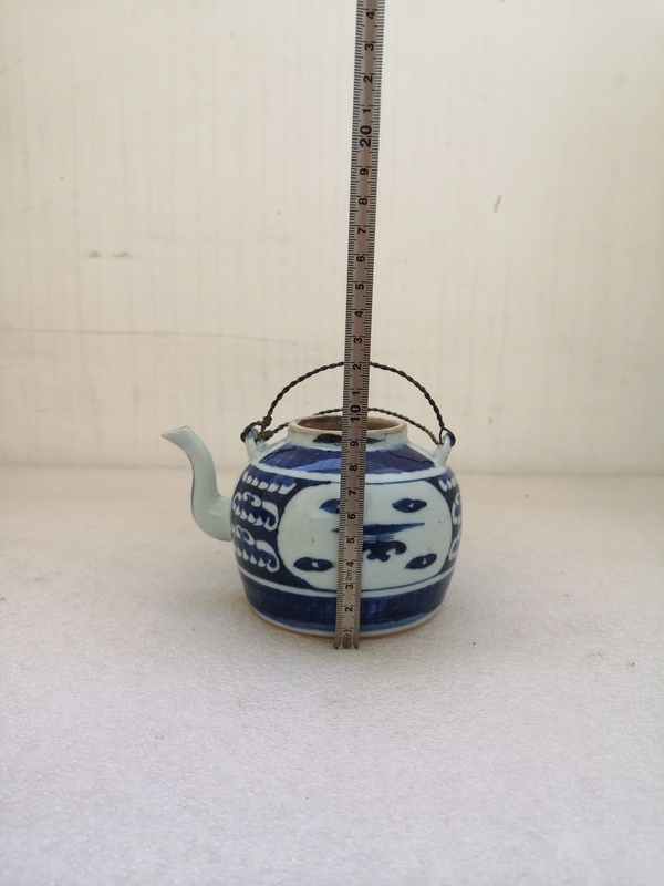 古玩陶瓷博古圖青花提梁壺拍賣,當前價格680元