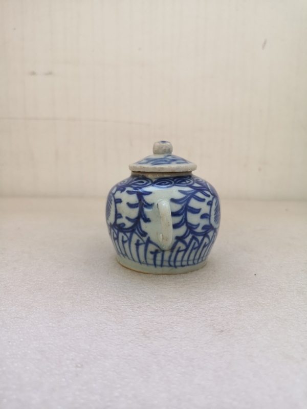 古玩陶瓷花卉紋青花執(zhí)壺拍賣,當(dāng)前價格980元