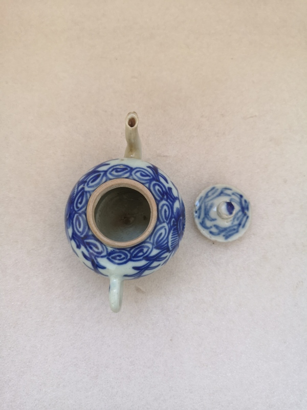 古玩陶瓷花卉紋青花執(zhí)壺拍賣,當(dāng)前價格980元