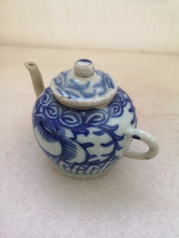 古玩陶瓷花卉紋青花執(zhí)壺拍賣,當(dāng)前價格980元