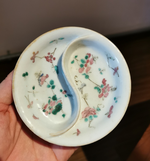 古玩轉(zhuǎn)賣清晚期粉彩花卉紋調(diào)色洗(文房)拍賣,當(dāng)前價(jià)格18000元