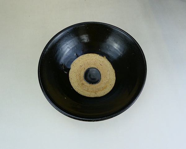 古玩陶瓷（名窯）元代耀州窯黑釉大碗（1279-1368）拍賣，當(dāng)前價格3600元