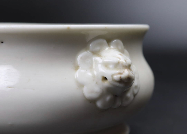 古玩陶瓷【帶保真卡】清早期 德化窯雙獅耳香爐拍賣,當前價格22000元
