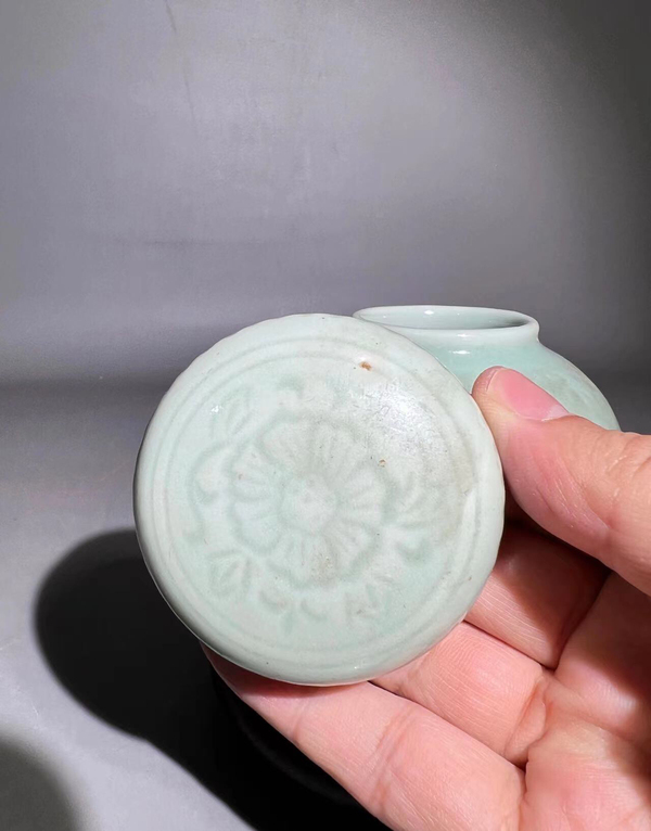 古玩陶瓷(已保真)豆青釉纏枝花卉紋蓋罐拍賣,當前價格3888元