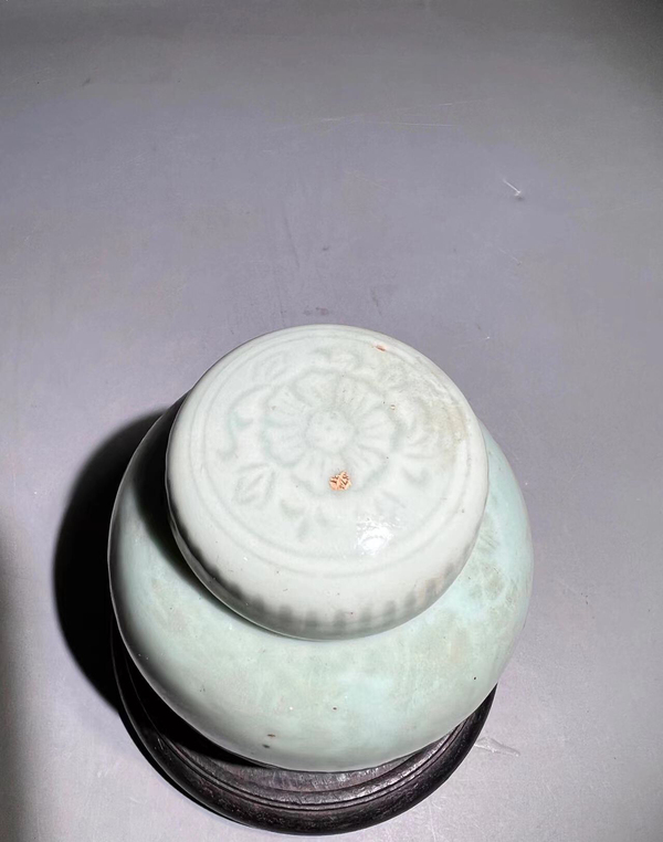 古玩陶瓷(已保真)豆青釉纏枝花卉紋蓋罐拍賣,當前價格3888元