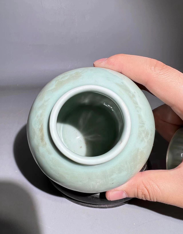 古玩陶瓷(已保真)豆青釉纏枝花卉紋蓋罐拍賣,當前價格3888元