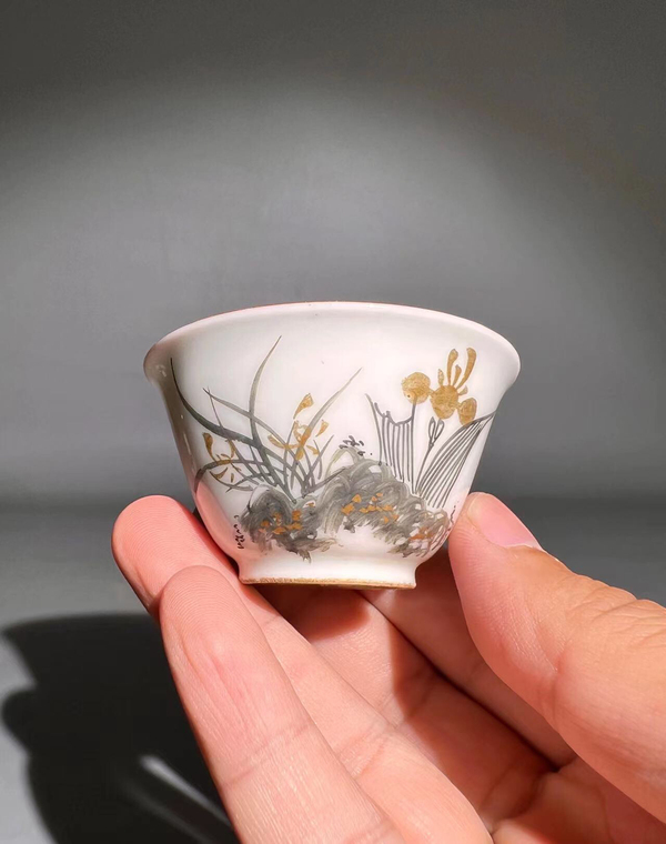 古玩陶瓷精品墨彩描金花卉詩文杯拍賣,當前價格450元