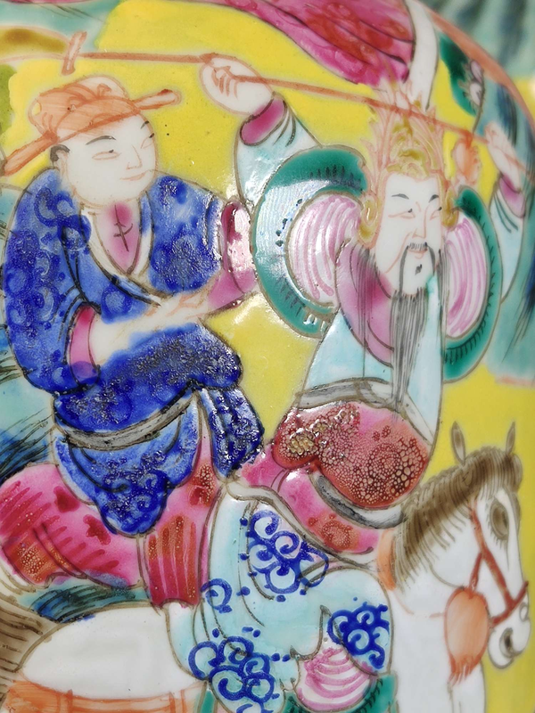 古玩陶瓷晚清黃釉粉彩刀馬人物戰將紋棒槌瓶一對拍賣,當前價格38888元