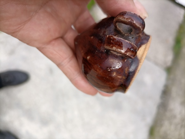 古玩陶瓷褐釉鳥食罐拍賣,當前價格400元