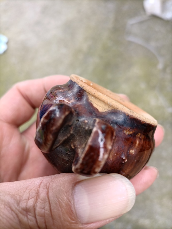 古玩陶瓷褐釉鳥食罐拍賣,當前價格400元