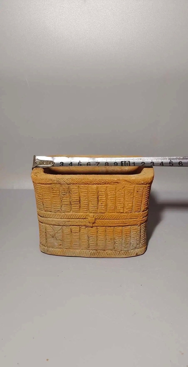古玩陶瓷陶箱拍賣,當(dāng)前價(jià)格888元
