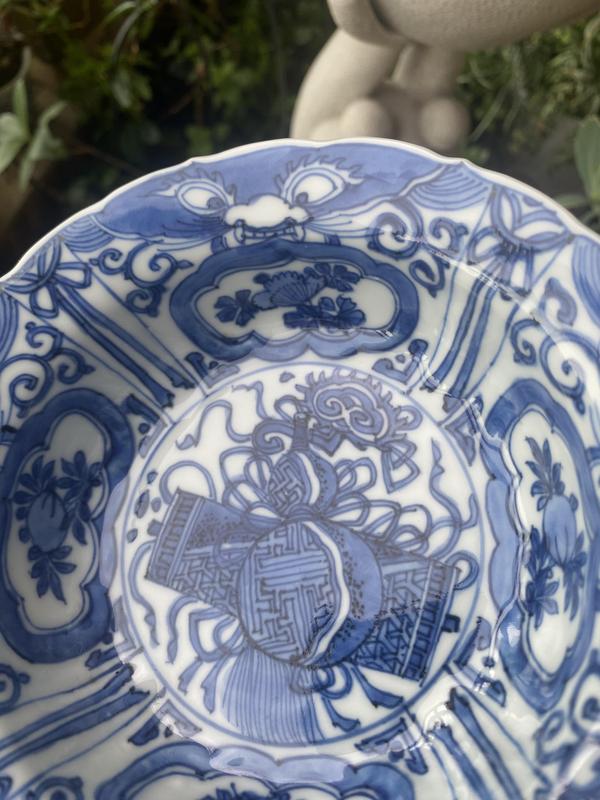古玩陶瓷青花八寶花卉紋盤拍賣,當(dāng)前價(jià)格4200元
