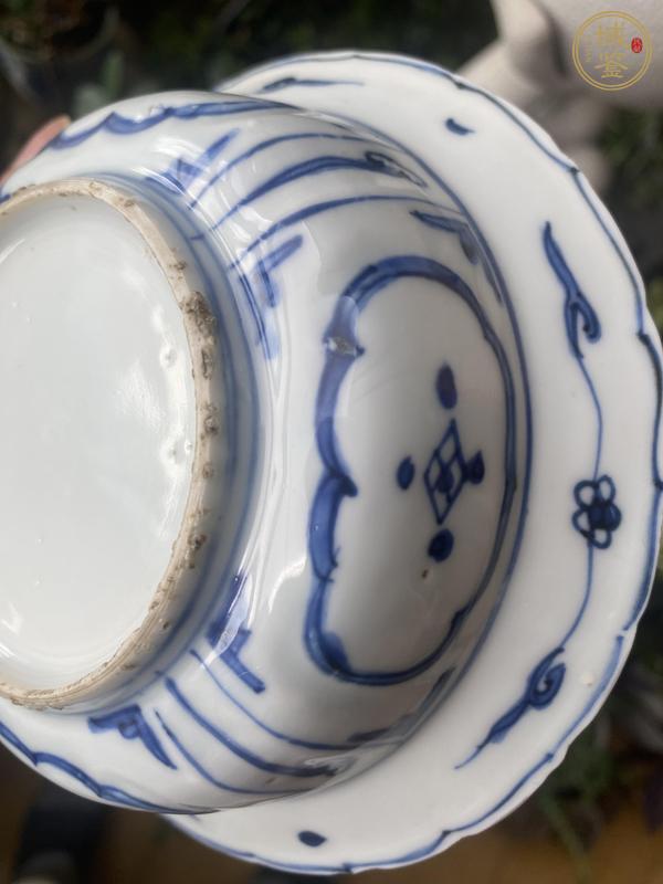 古玩陶瓷明晚·青花雜寶紋花口折沿碗真品鑒賞圖