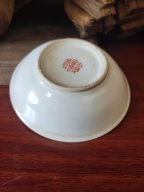 古玩陶瓷黃地粉彩萬(wàn)壽無(wú)疆盤拍賣,當(dāng)前價(jià)格98元
