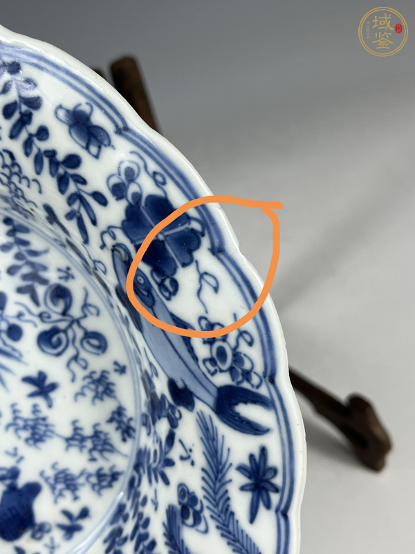 古玩陶瓷康熙·青花魚蟹紋花口盤真品鑒賞圖