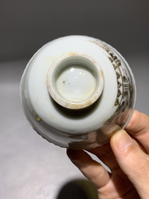 古玩陶瓷名家冬珍成甲子年作品礬紅墨彩山水紋花口杯拍賣,當前價格888元