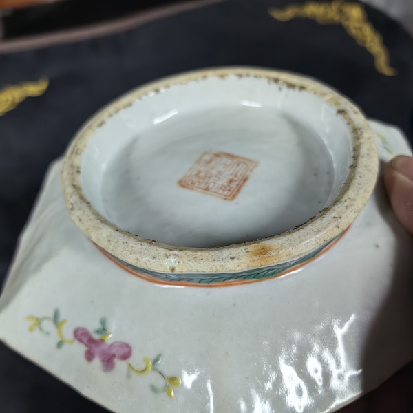 古玩陶瓷花蝶紋粉彩六方盤拍賣,當前價格680元