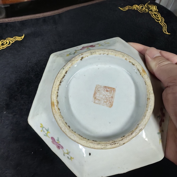 古玩陶瓷花蝶紋粉彩六方盤拍賣,當前價格680元