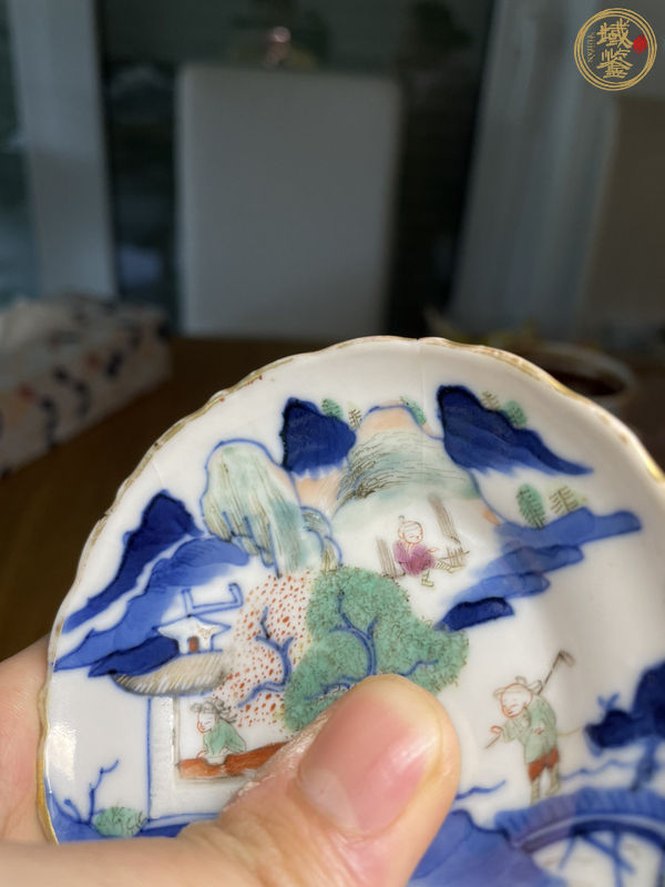 古玩陶瓷青花粉彩人物盤真品鑒賞圖