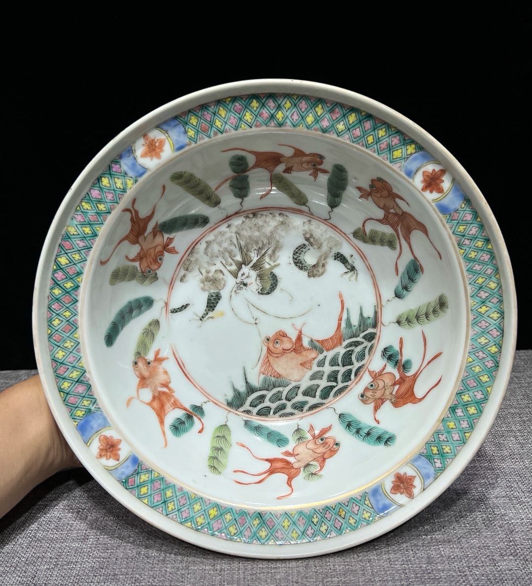 域鉴古玩】同治粉彩鱼化龙金鱼大盆拍卖价格/图片/值多少钱