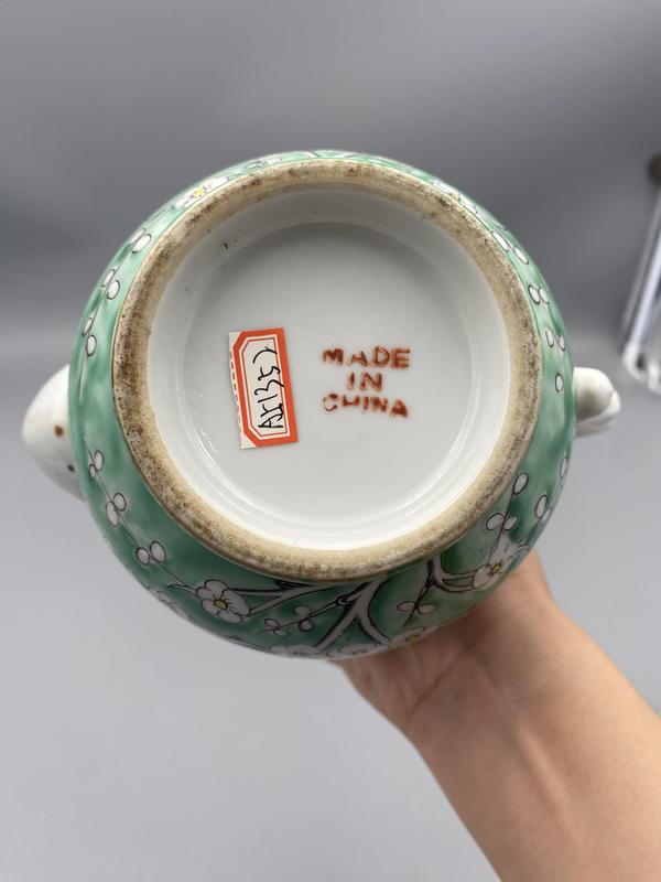 古玩陶瓷0起159一口晚清松石綠地粉彩冰梅紋茶壺拍賣，當前價格1584元
