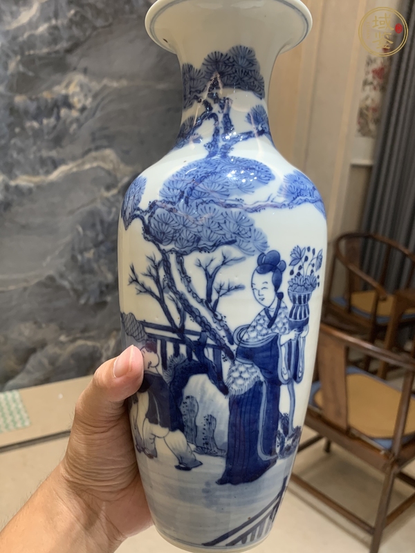 古玩陶瓷青花人物故事撇口瓶真品鑒賞圖