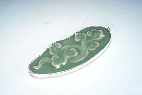 古玩轉(zhuǎn)賣(mài)元代·龍泉青瓷云朵紋鑲銀大墜拍賣(mài),當(dāng)前價(jià)格28666元