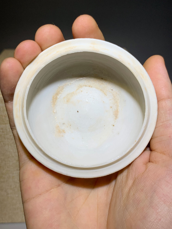 古玩陶瓷精品德化窯甜白釉印花花卉紋粉盒拍賣,當前價格6888元