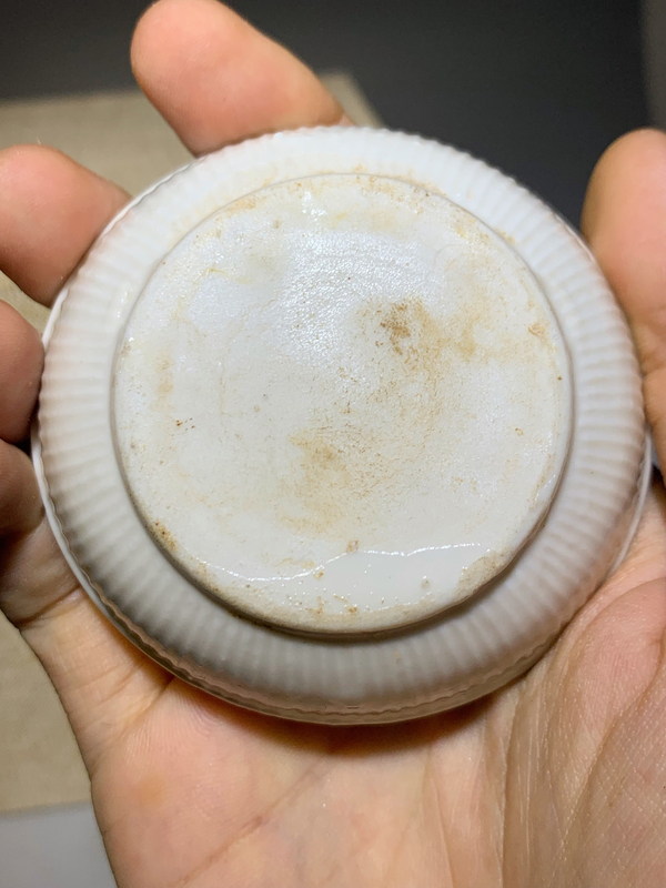 古玩陶瓷精品德化窯甜白釉印花花卉紋粉盒拍賣,當前價格6888元