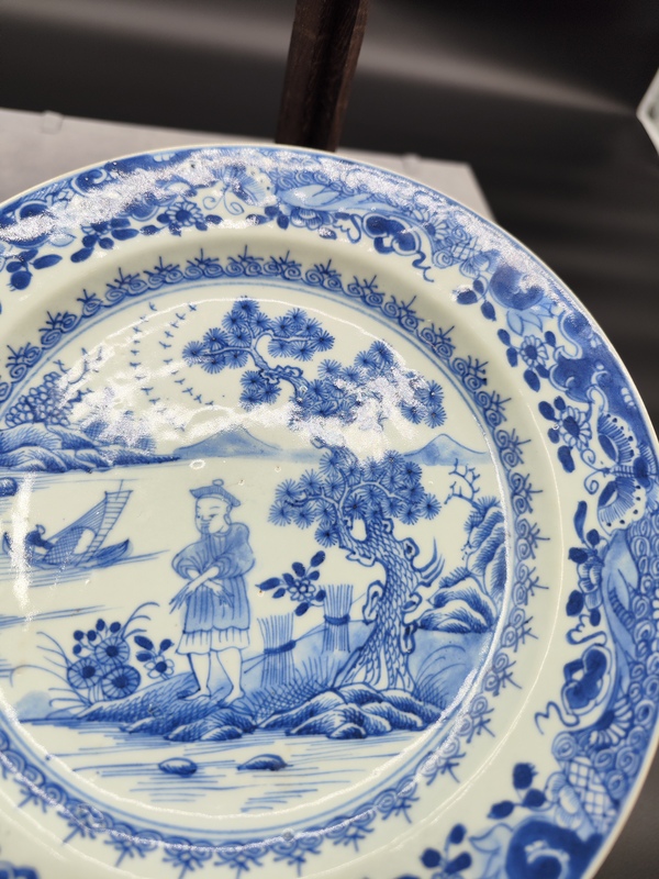 古玩陶瓷乾隆人物山水紋青花盤拍賣，當前價格2800元