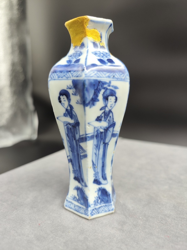 古玩陶瓷康熙四美仕女紋青花瓶拍賣，當(dāng)前價(jià)格2300元