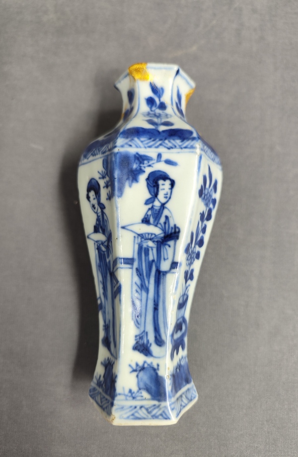 古玩陶瓷康熙四美仕女紋青花瓶拍賣，當(dāng)前價(jià)格2300元