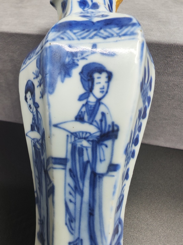 古玩陶瓷康熙四美仕女紋青花瓶拍賣，當(dāng)前價(jià)格2300元