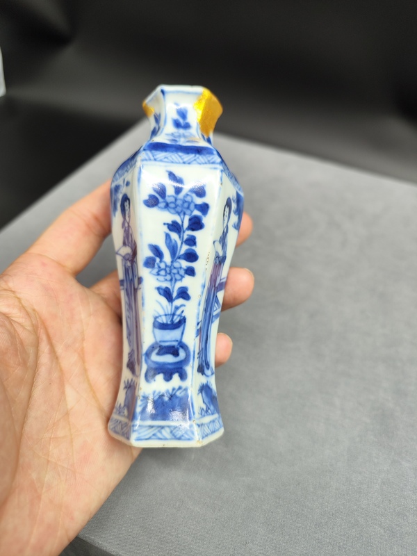 古玩陶瓷康熙四美仕女紋青花瓶拍賣，當(dāng)前價(jià)格2300元
