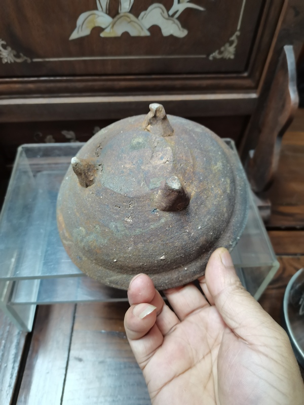 古玩陶瓷春秋戰國硬陶雙耳三足鼎拍賣,當前價格4000元