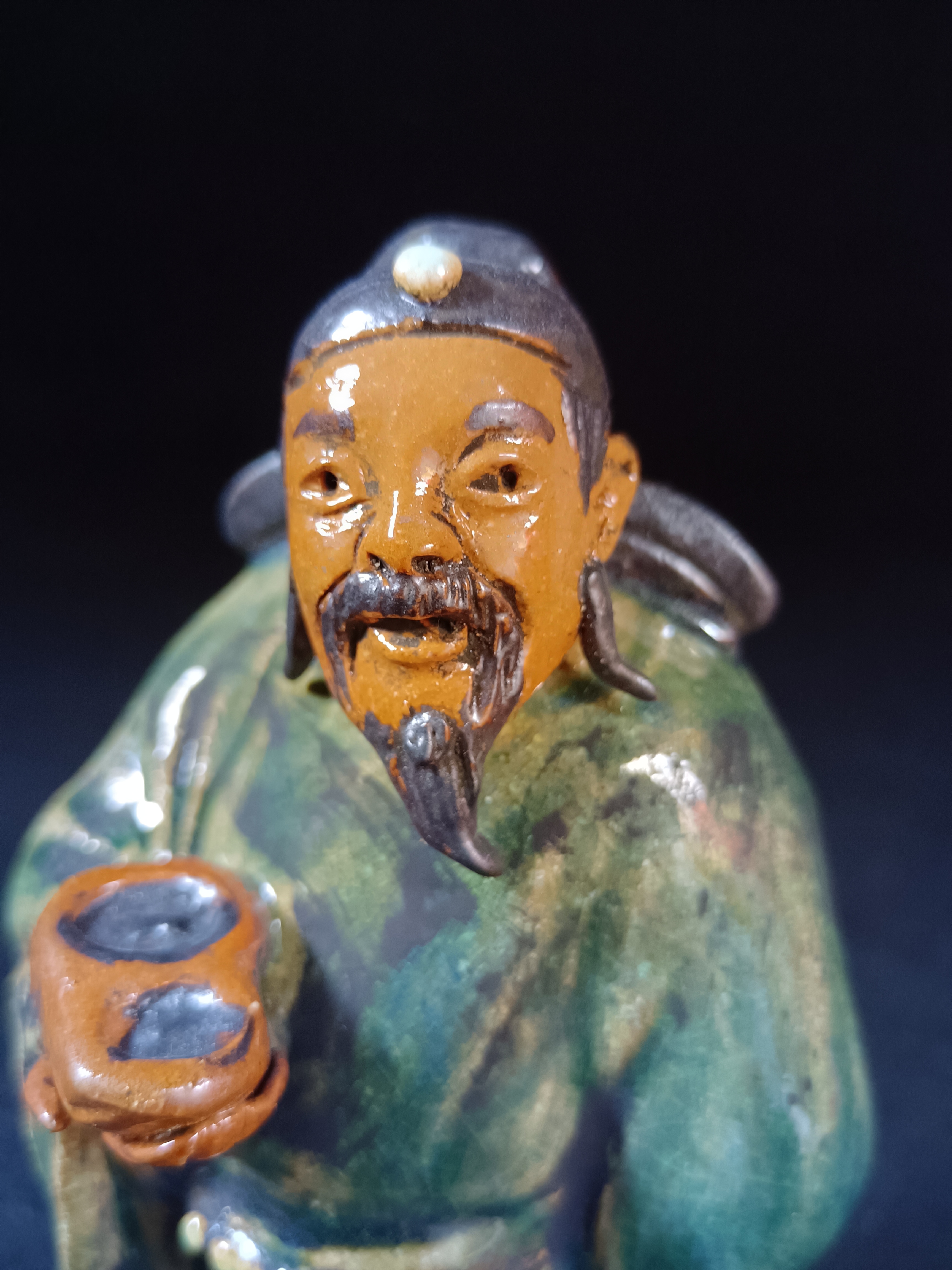 域鉴古玩】民国时期石湾窑公仔人物陶塑像拍卖价格/图片/值多少钱