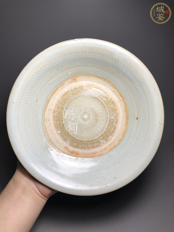 古玩陶瓷明代·青釉跳刀紋盤真品鑒賞圖