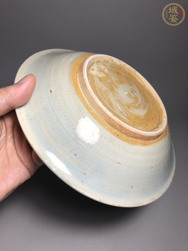 古玩陶瓷明代·青釉跳刀紋盤真品鑒賞圖