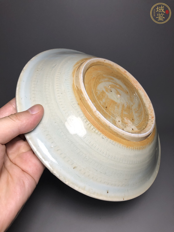 古玩陶瓷明代·青釉跳刀紋盤真品鑒賞圖