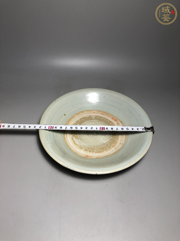 古玩陶瓷明代·青釉跳刀紋盤真品鑒賞圖