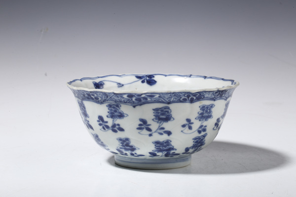 古玩陶瓷清康熙·青花花卉紋花口碗拍賣，當(dāng)前價(jià)格752元