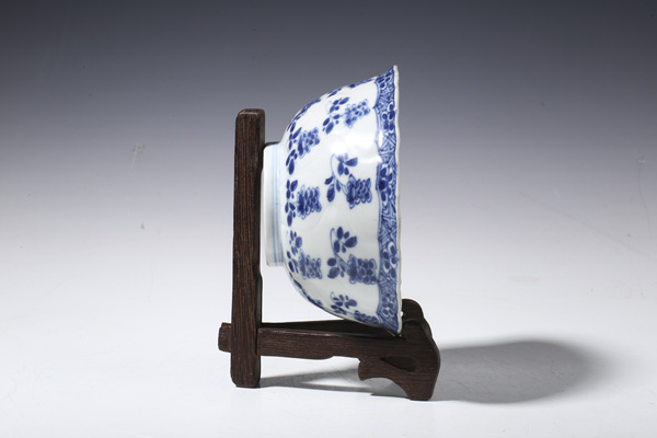 古玩陶瓷清康熙·青花花卉紋花口碗拍賣，當(dāng)前價(jià)格752元