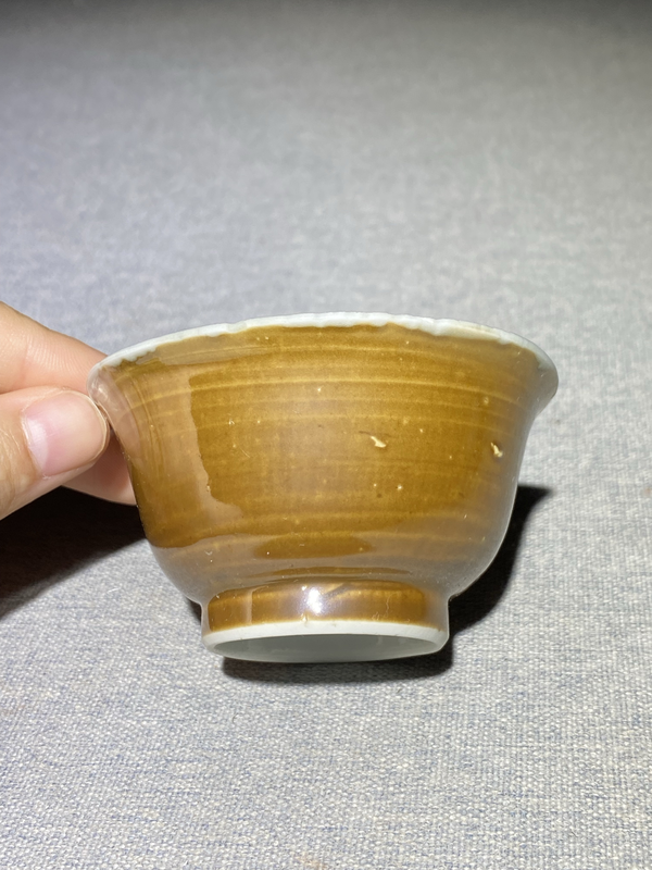 古玩陶瓷【康熙·顯現青花繪畫功力(己保真)】內青花外醬釉杯拍賣,當前價格988元