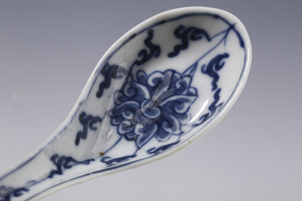 古玩陶瓷晚清·青花纏枝蓮紋湯勺拍賣，當(dāng)前價(jià)格100元