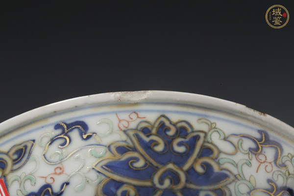 古玩陶瓷清晚·青花加彩纏枝蓮紋碗真品鑒賞圖